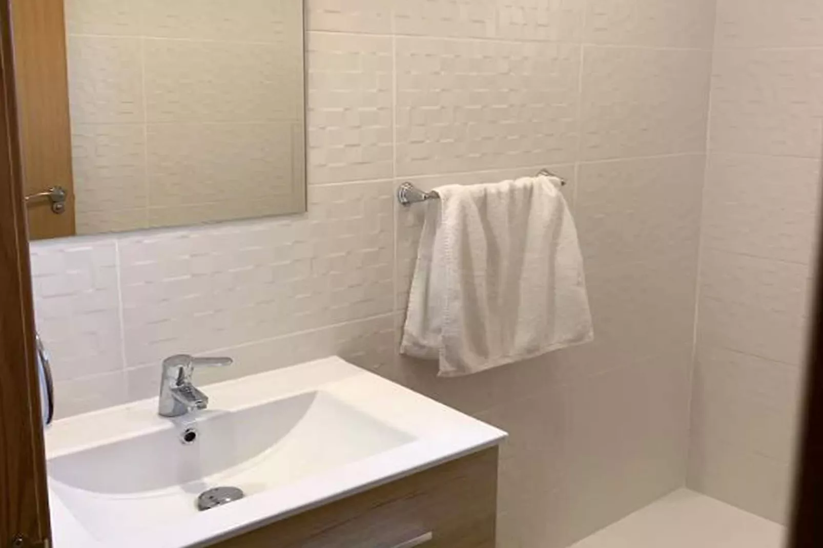 El Mas Groc 10-Bathroom