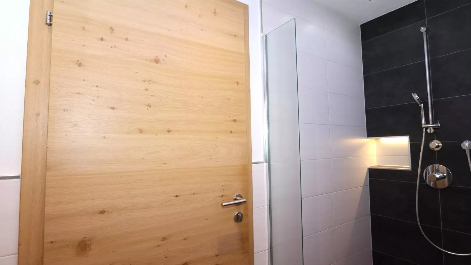 Stoanerhof-Bathroom