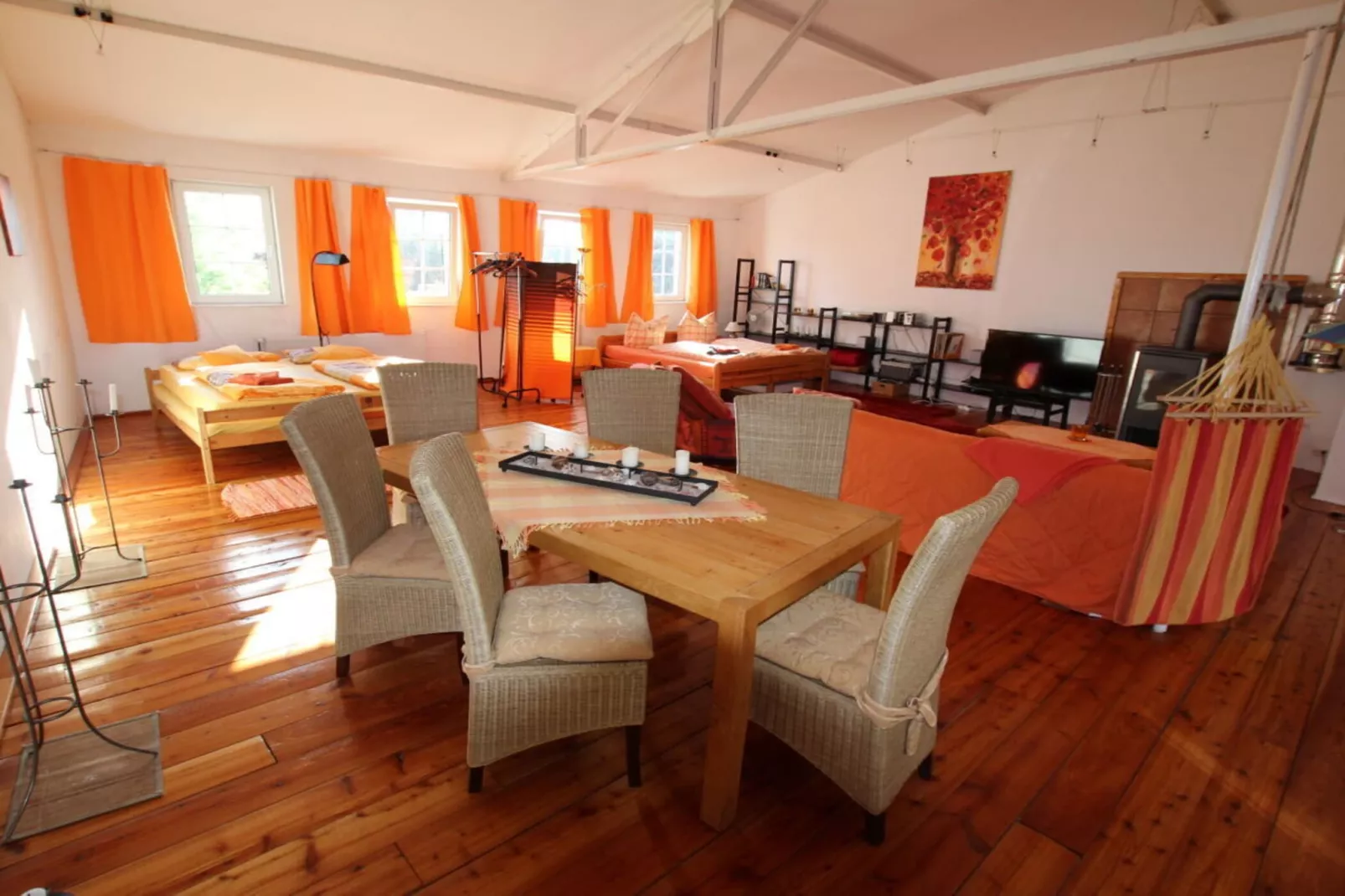 300332-Dining room