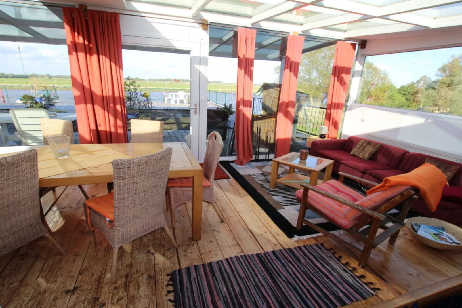300332-Terrace balcony