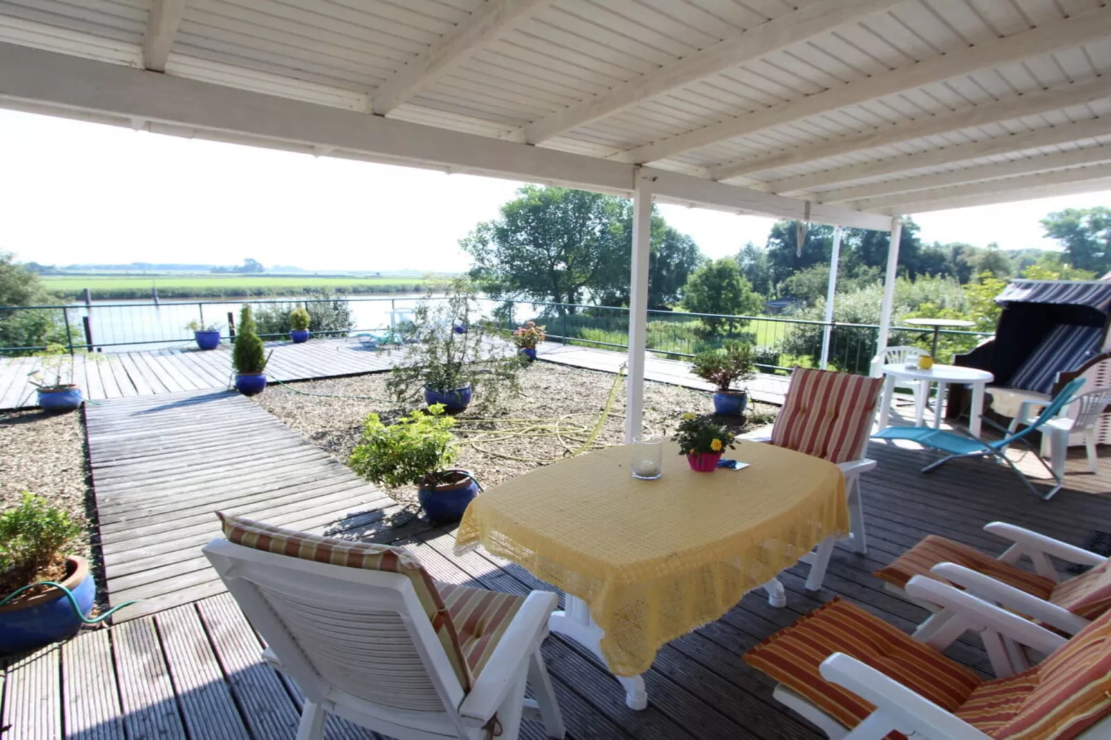 300332-Terrace balcony