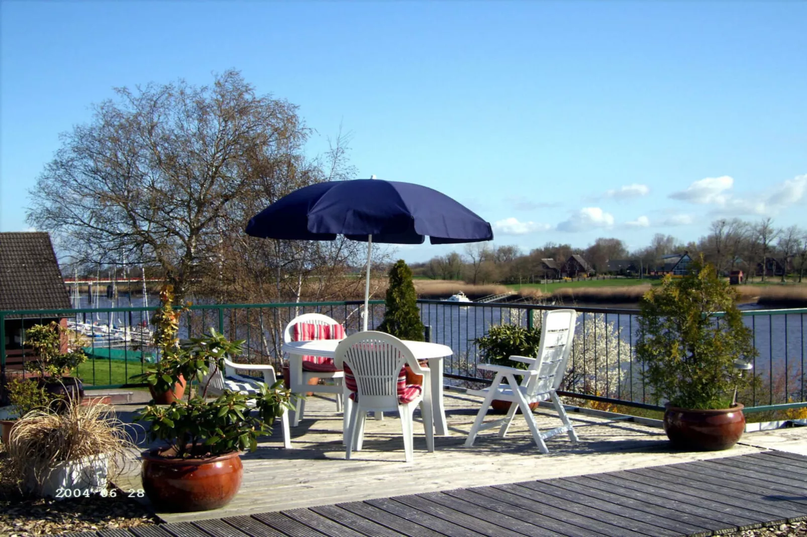 300332-Terrace balcony
