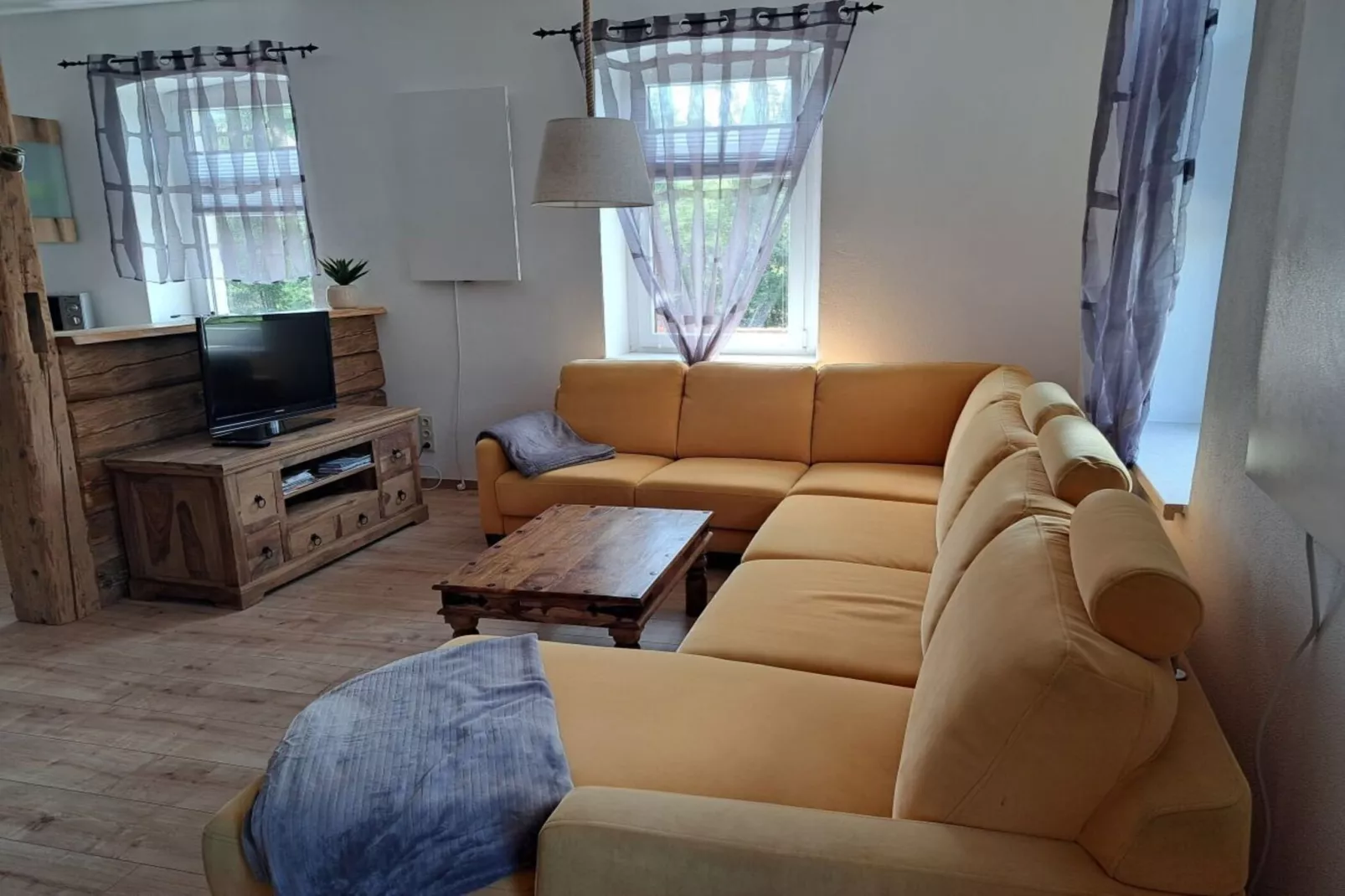 504676-Living room