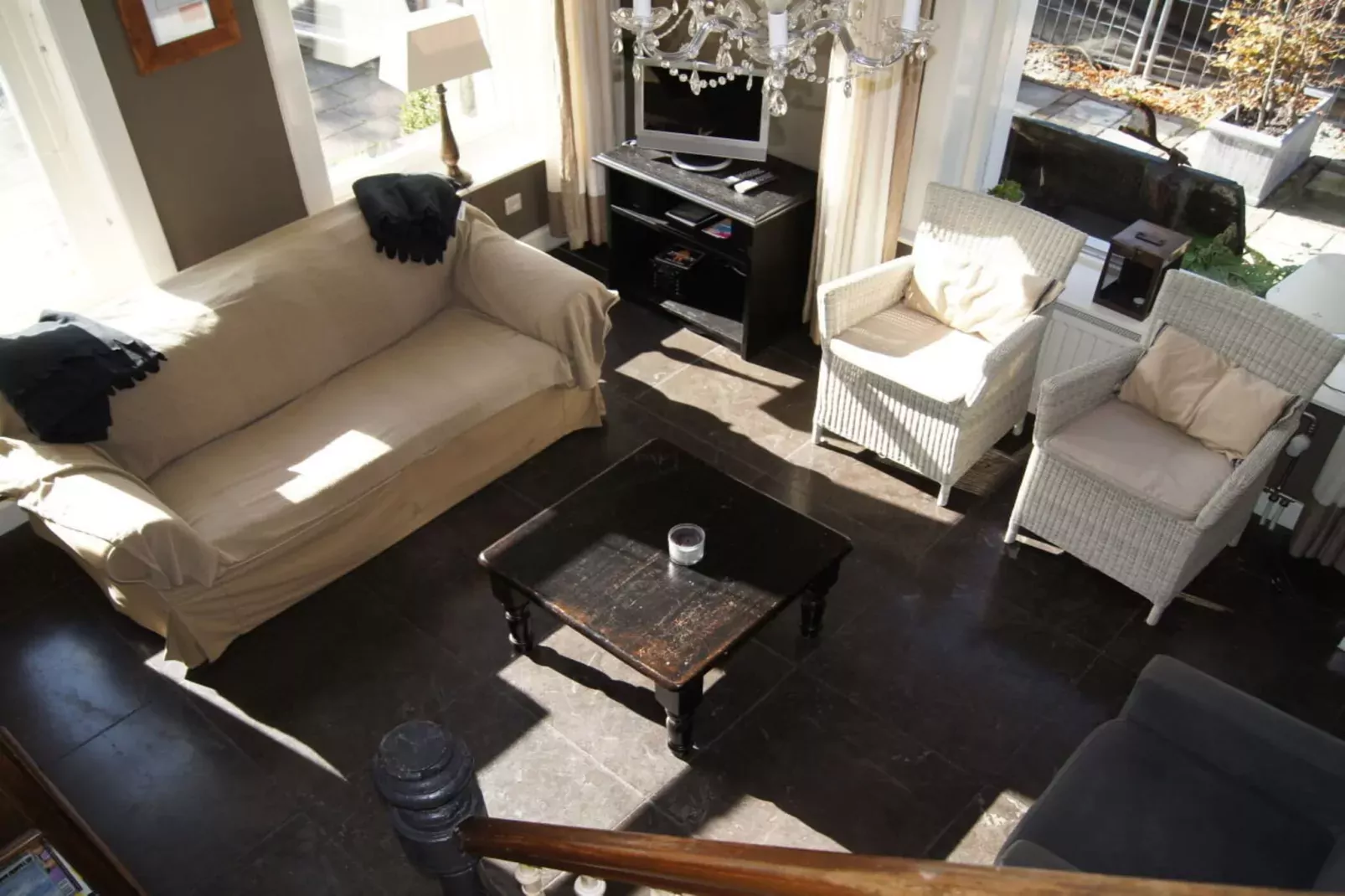 41054-Living room