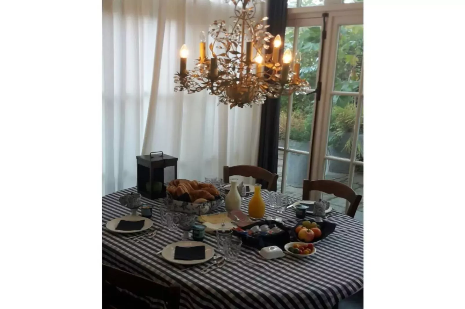 41054-Dining room