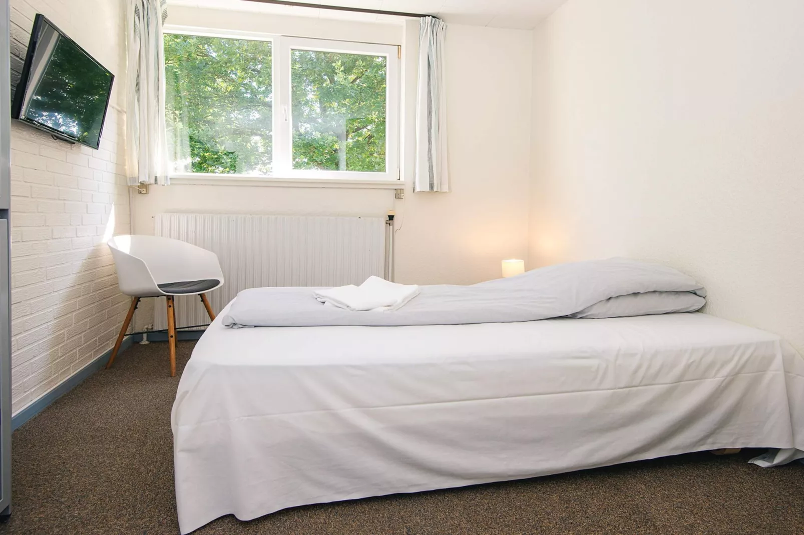 Vær.m/bad, 2 personer inkl morgenmad-Indoor