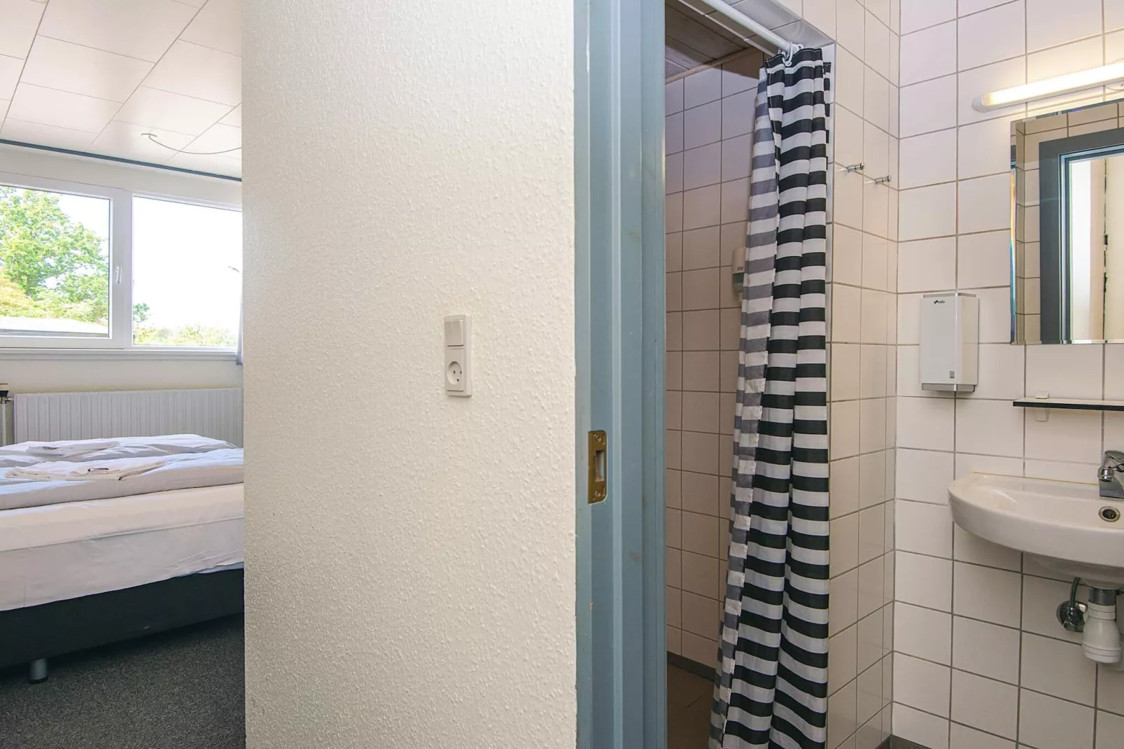 Vær.m/bad, 2 personer inkl morgenmad-Indoor