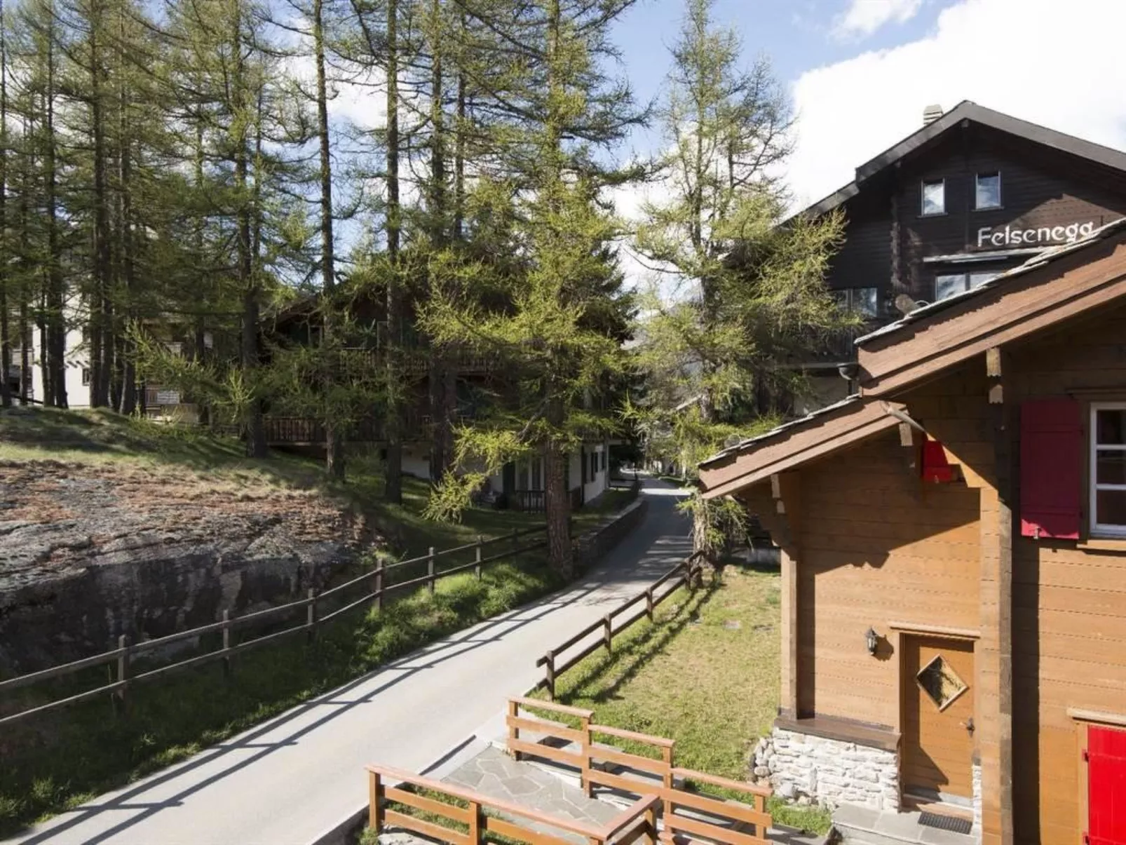 Chalet Saasia-Outside