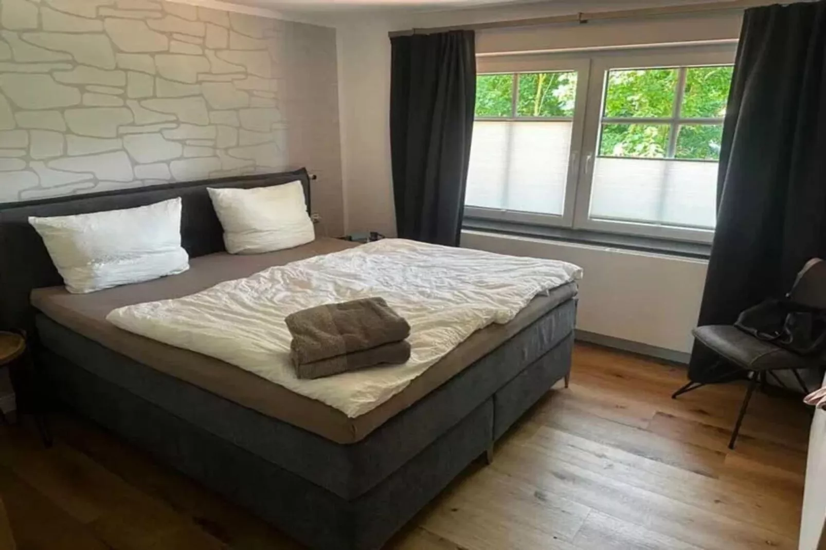 504110-Bedroom