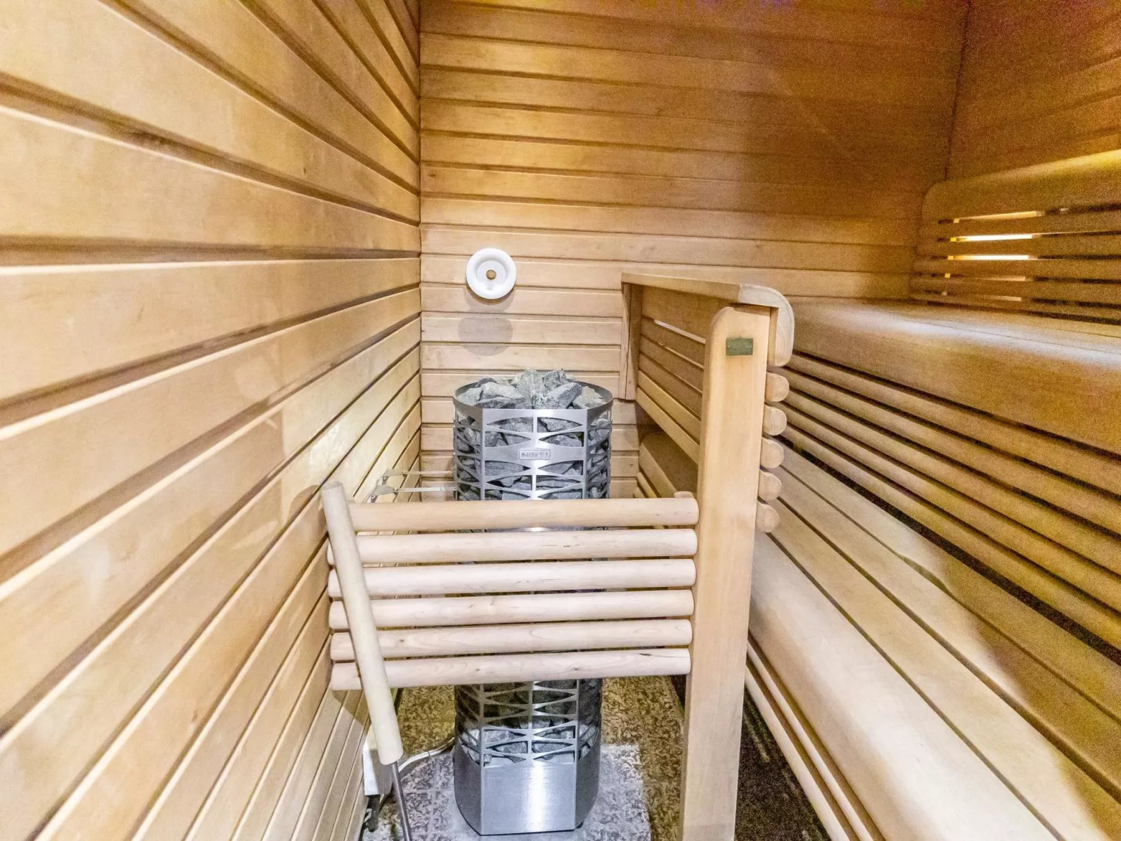 Pyhänkarhu 1-Inside