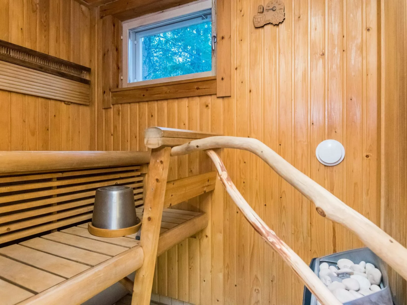 Puukenkä-Inside