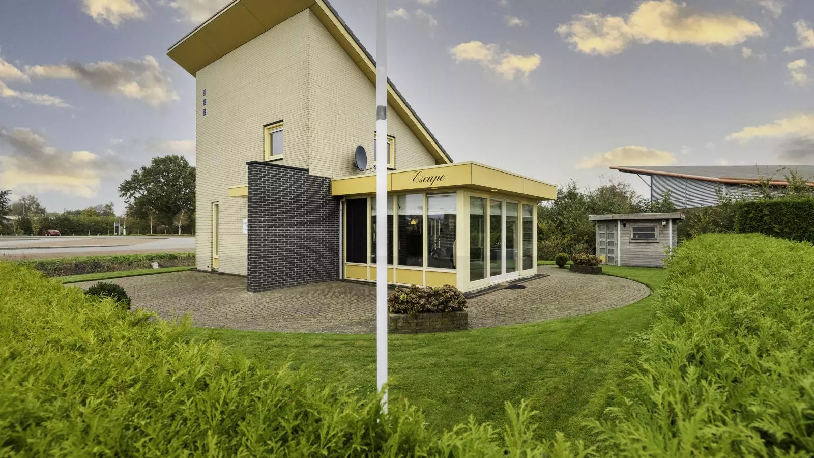 Escape in Friesland-Exterior summer