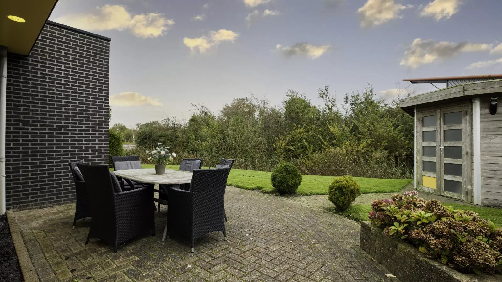 Escape in Friesland-Terrace balcony