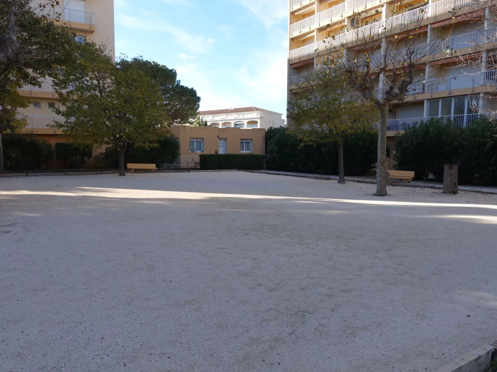 Les Cyclades-Outside