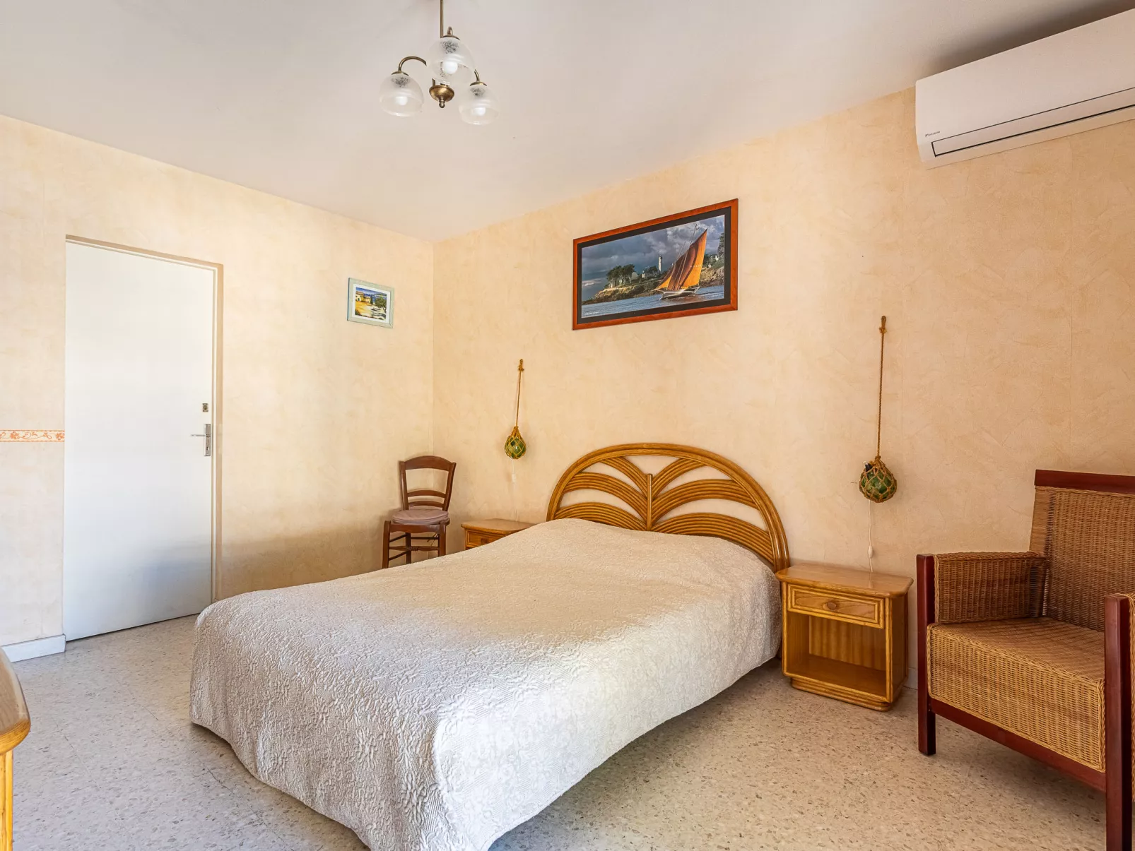 Les Cyclades-Inside
