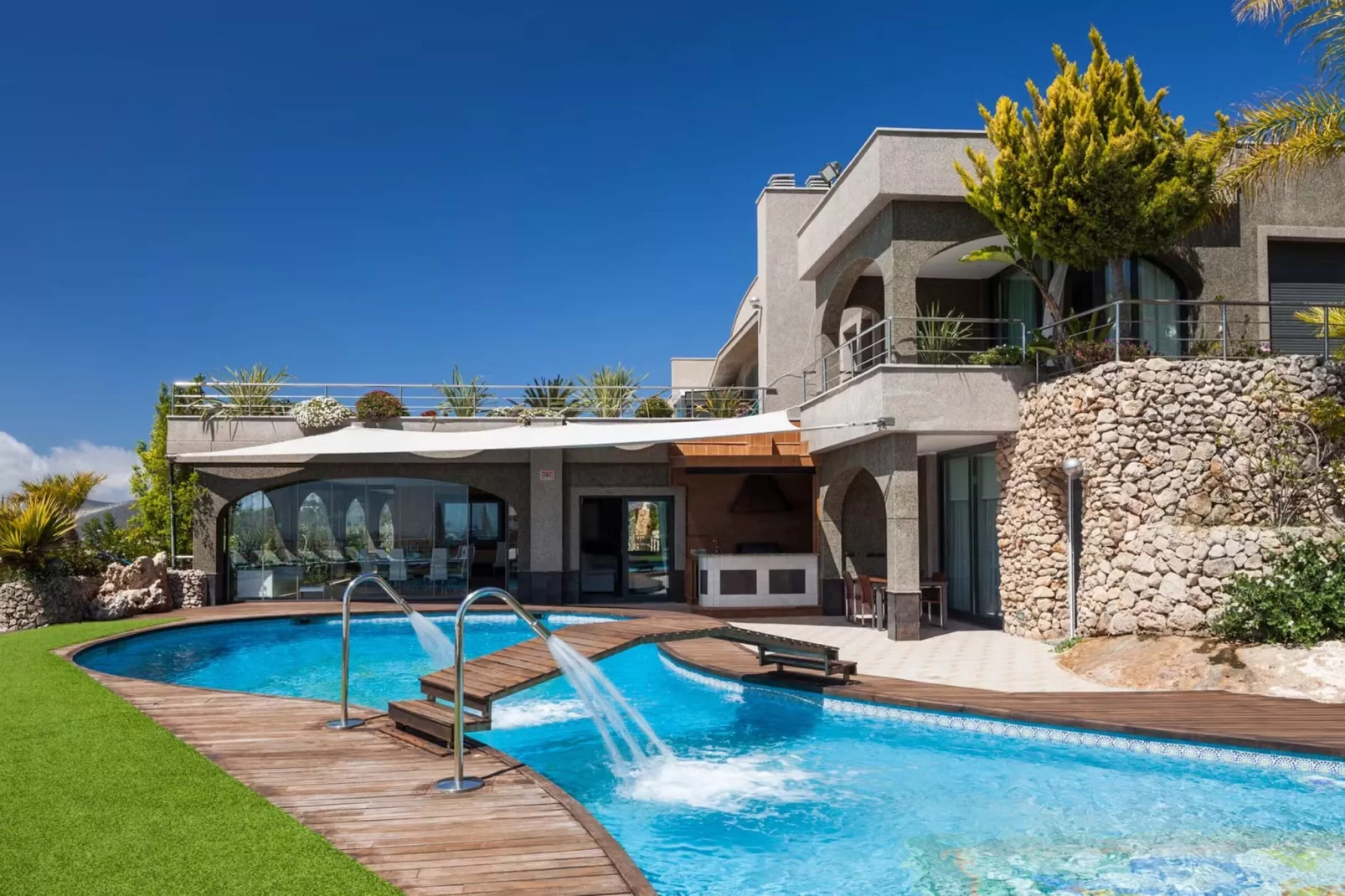 poolofhouse