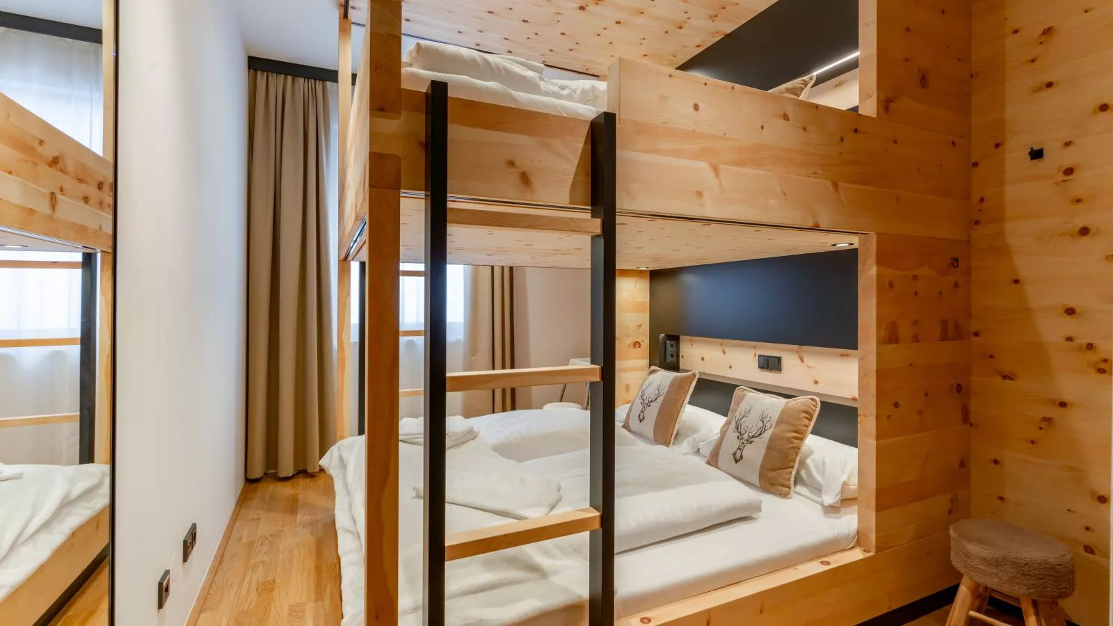 Zirbenlodge Sonnenalpe Nassfeld-Bedroom