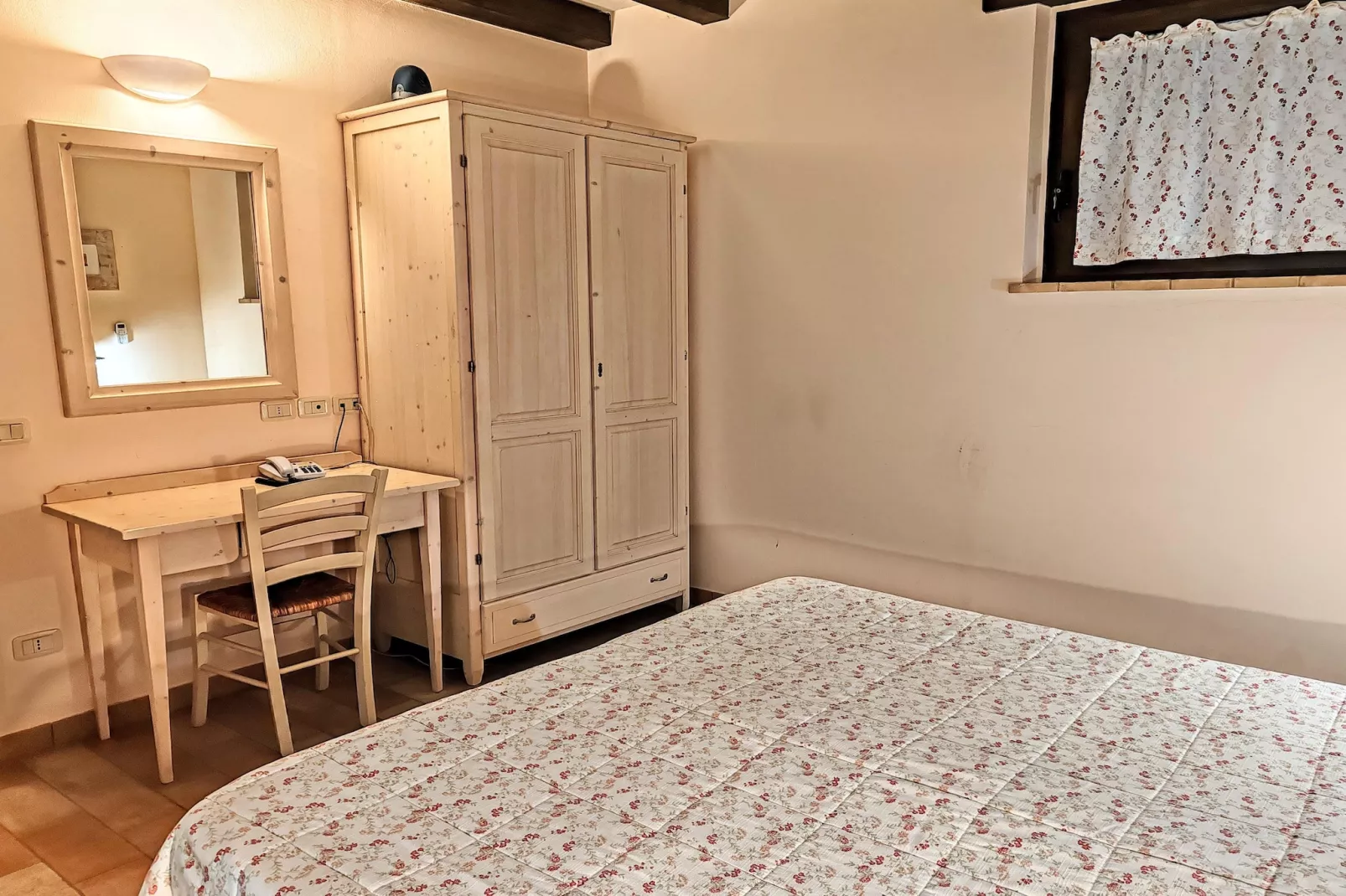 San Lorenzo-Bedroom