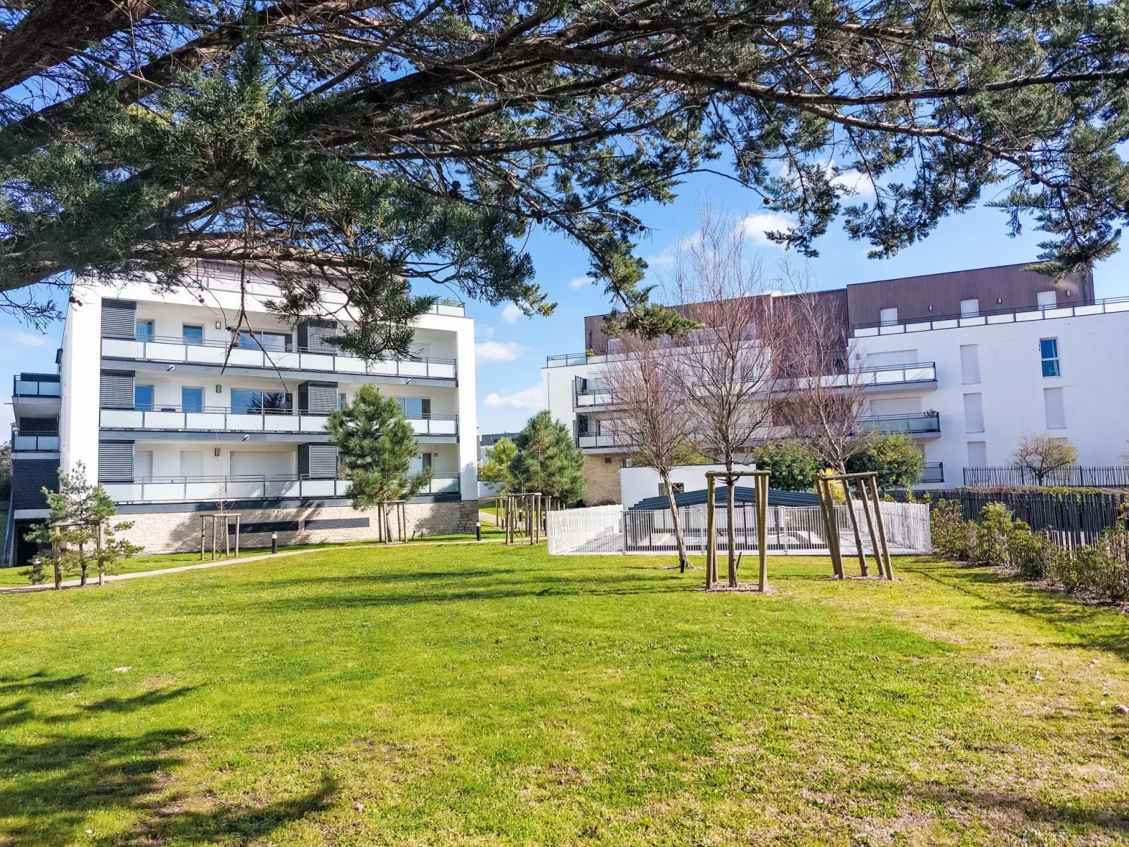 Grand Balcon, Piscine et proche du Port-Outside