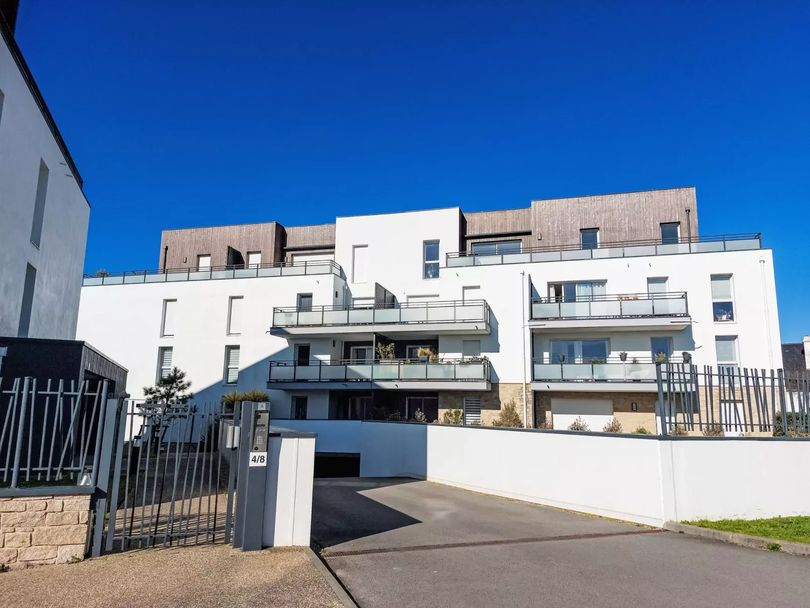 Grand Balcon, Piscine et proche du Port-Outside