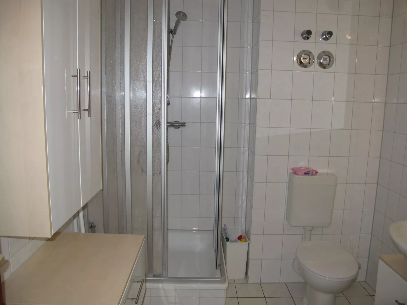 Glowe (GLW651)-Inside