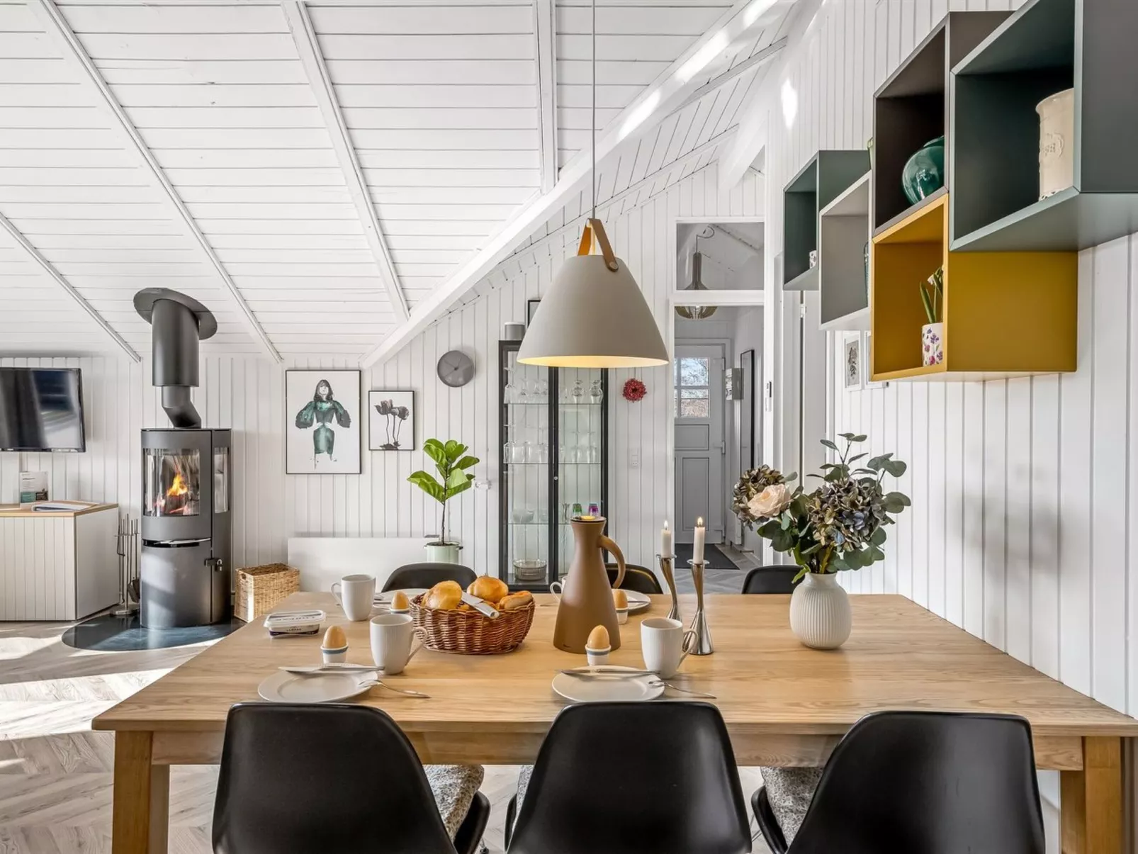 "Skyler" - 1km from the sea-Inside