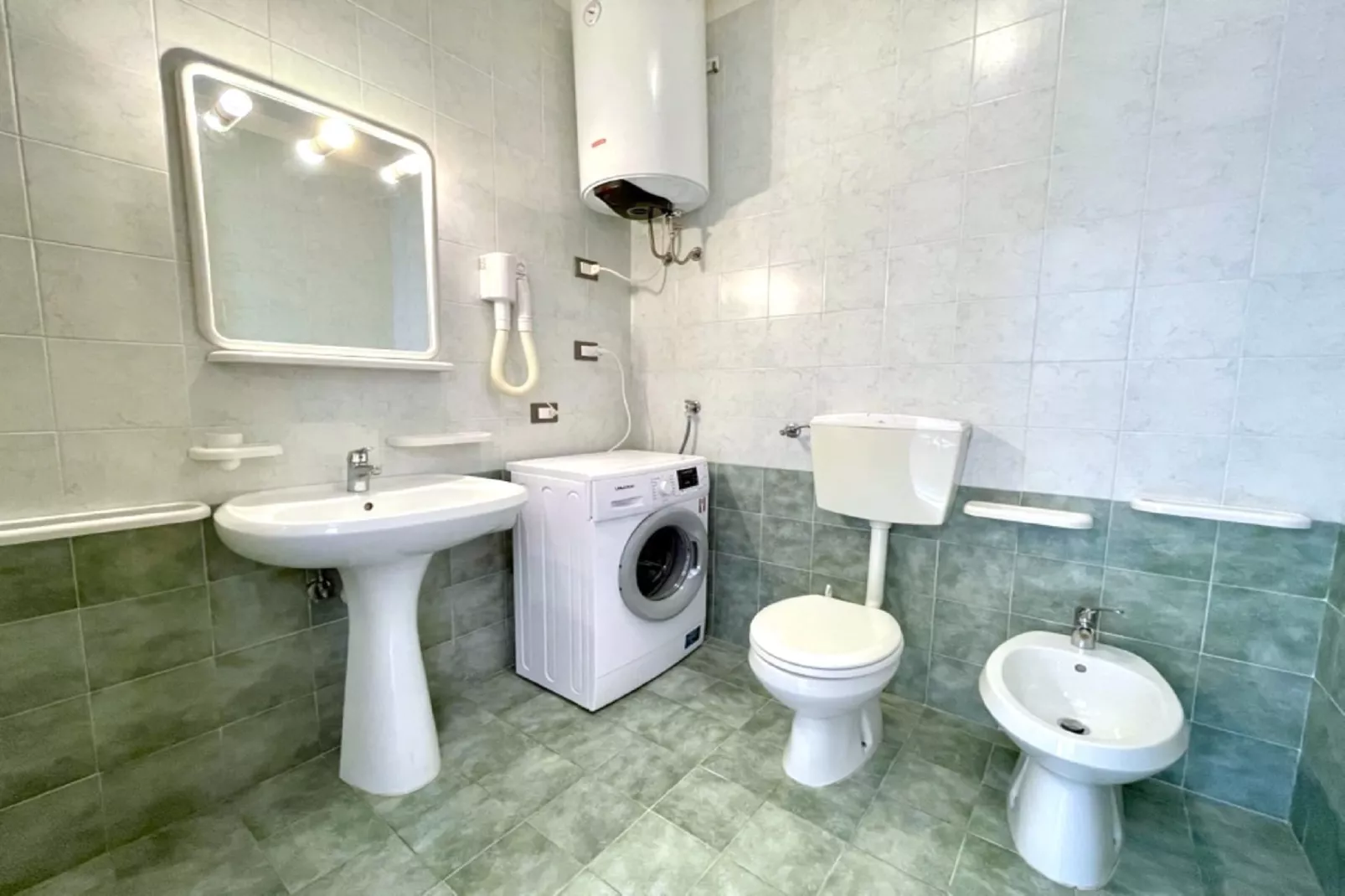 Tamerici A/4-Bathroom