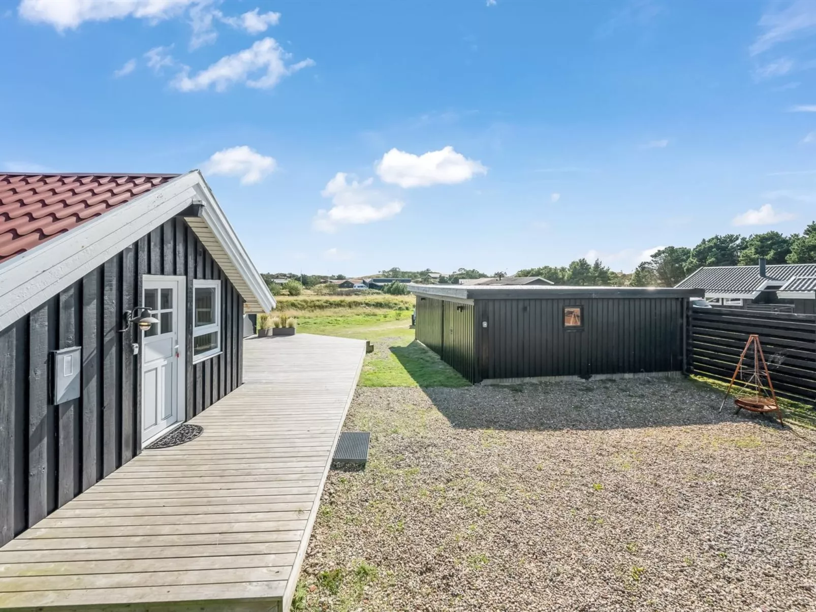 "Skyler" - 1km from the sea-Outside