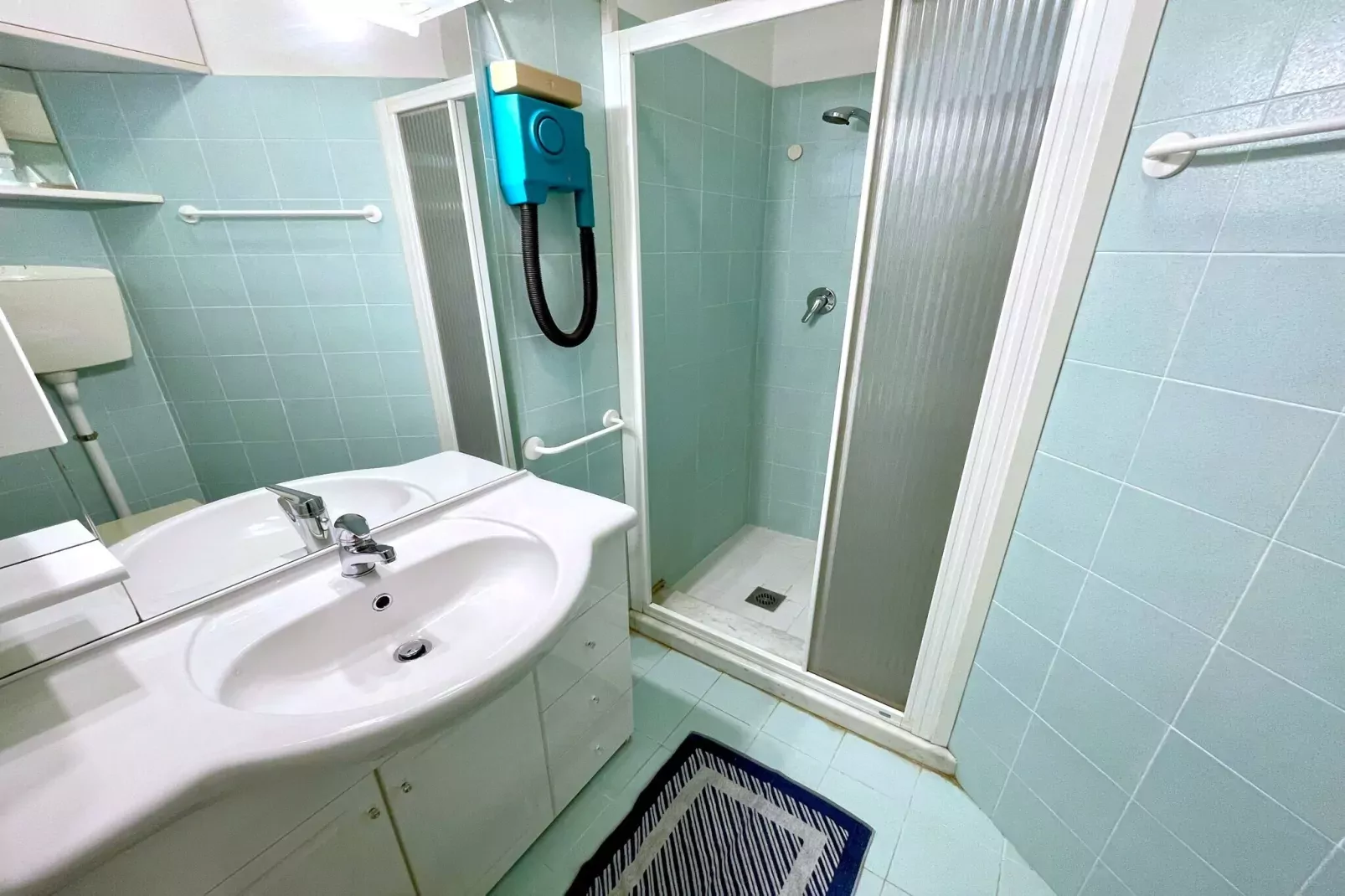 Riviera 30-Bathroom