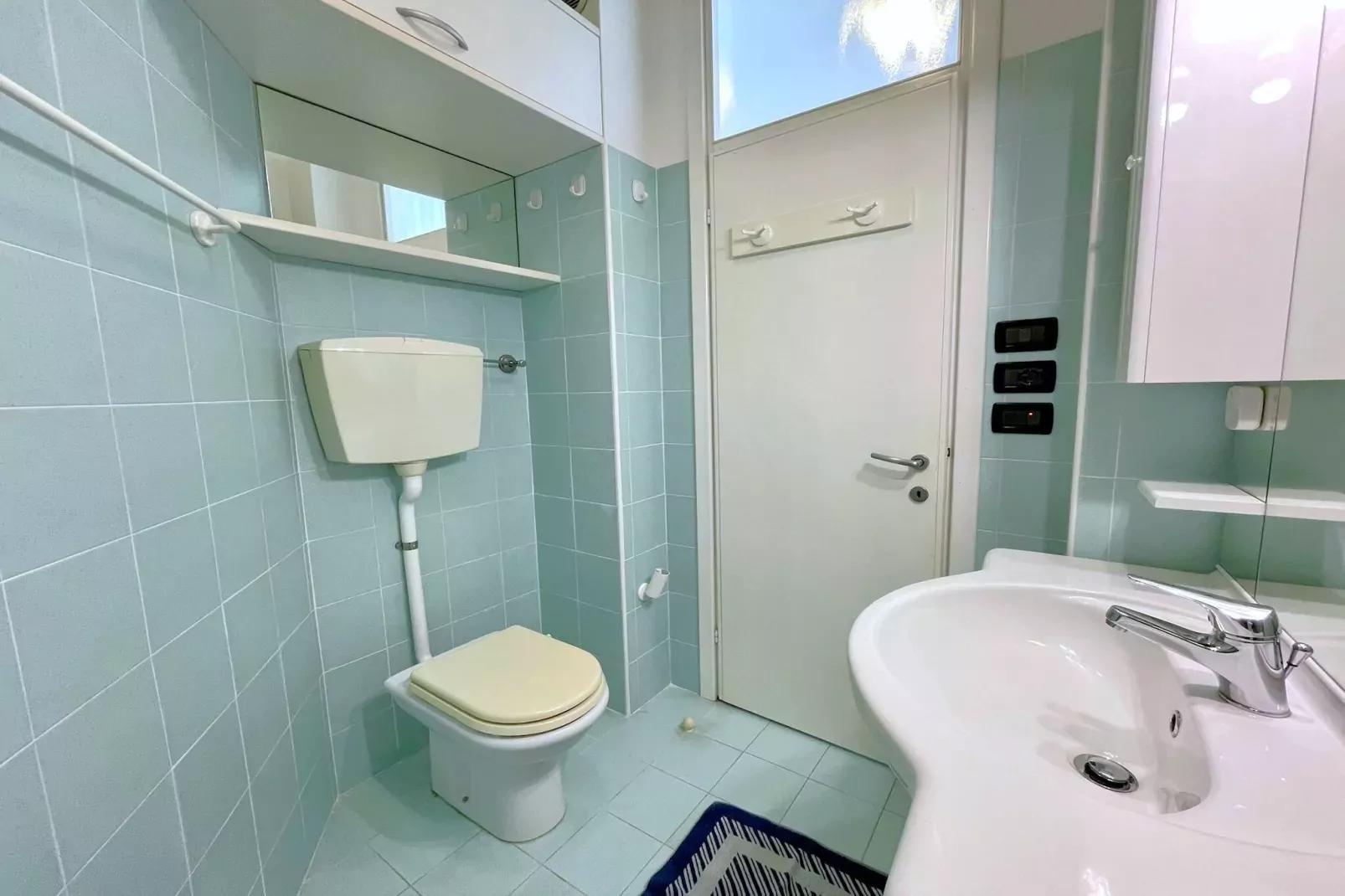Riviera 30-Bathroom