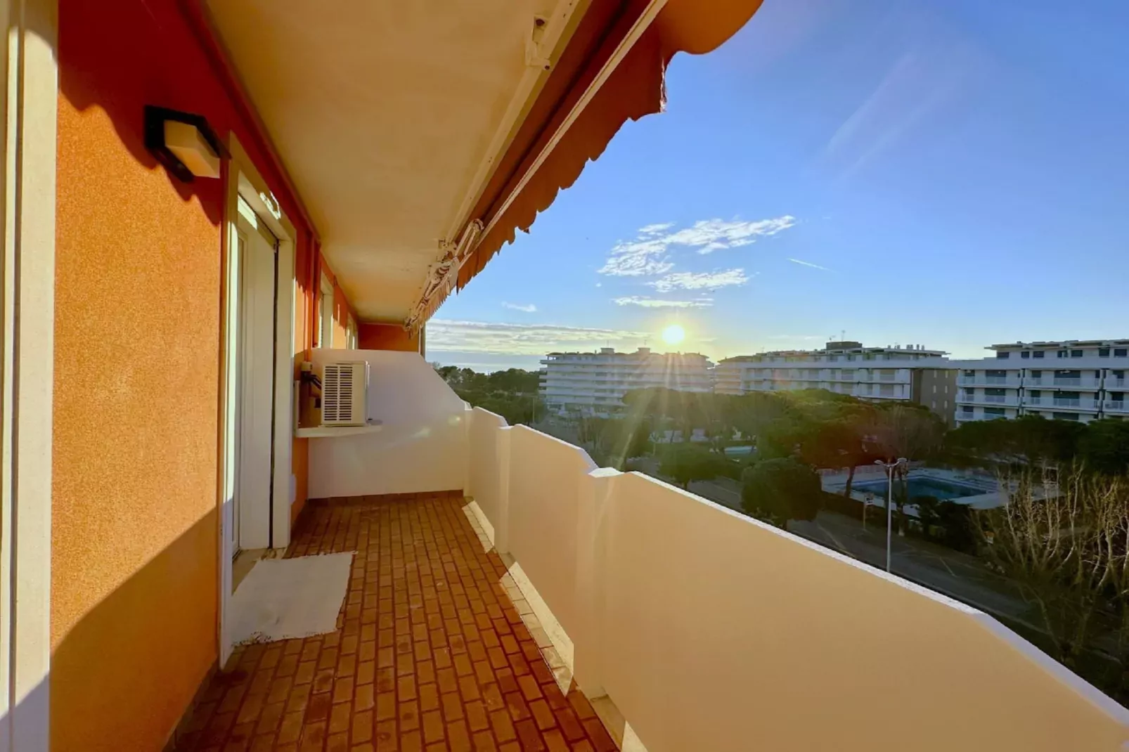 ITU 55-Terrace balcony