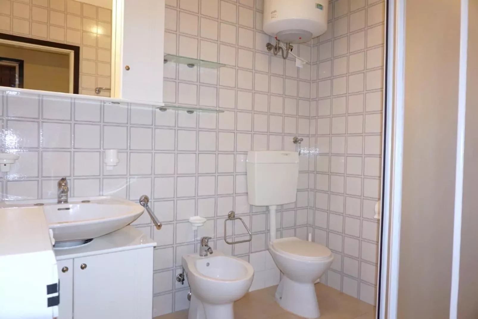 Aurora 21A-Bathroom