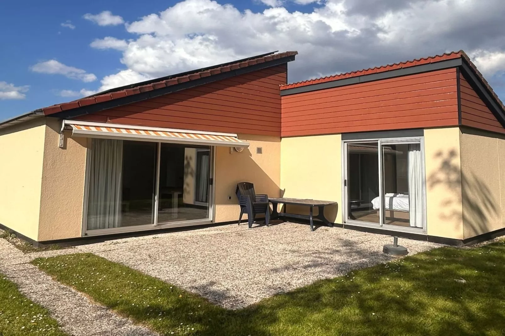 Gelijkvloerse vakantiewoning 6p huisje 17-Außenbereich Sommer