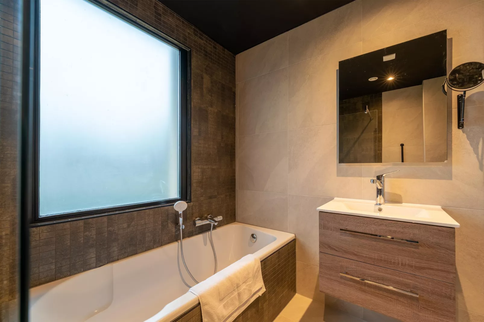 Gelijkvloerse vakantiewoning 6p huisje 17-Badezimmer