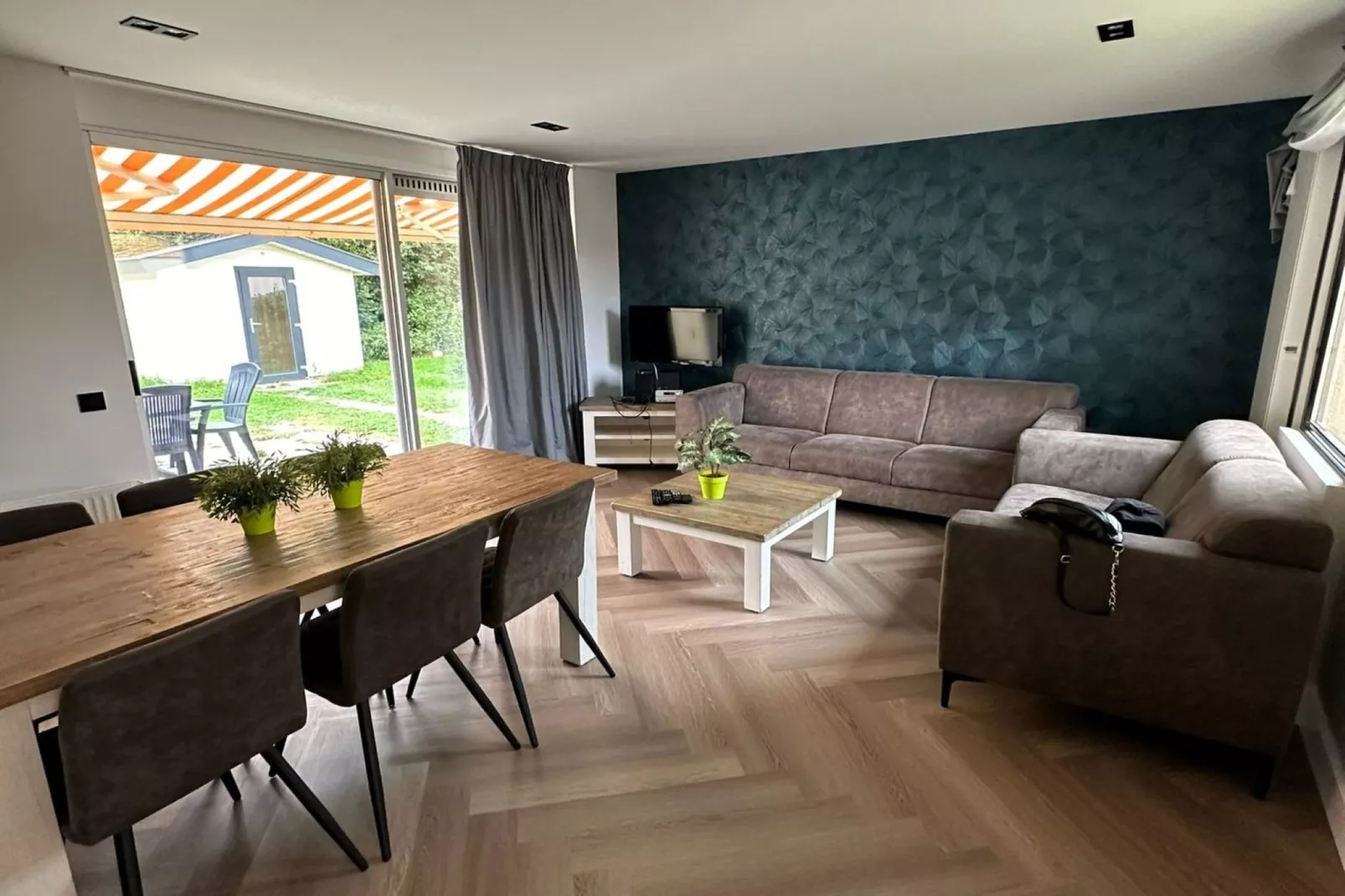 Gelijkvloerse vakantiewoning 6p huisje 17-Wohnzimmer