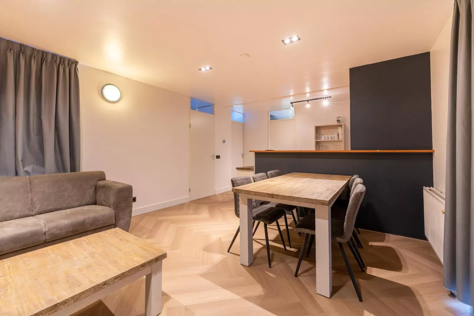 Gelijkvloerse vakantiewoning 6p huisje 57-Dining room