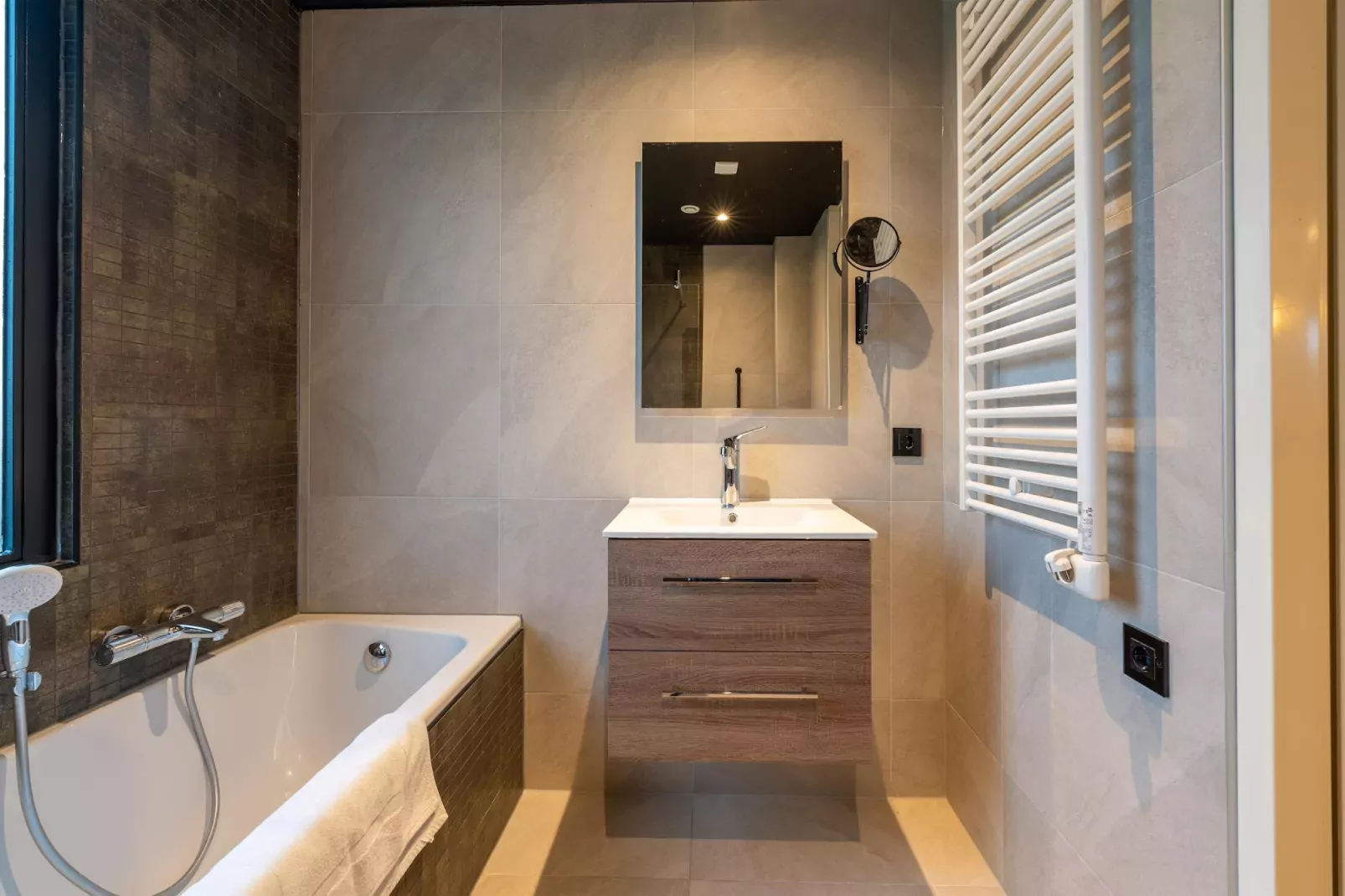 Gelijkvloerse vakantiewoning 6p huisje 57-Bathroom