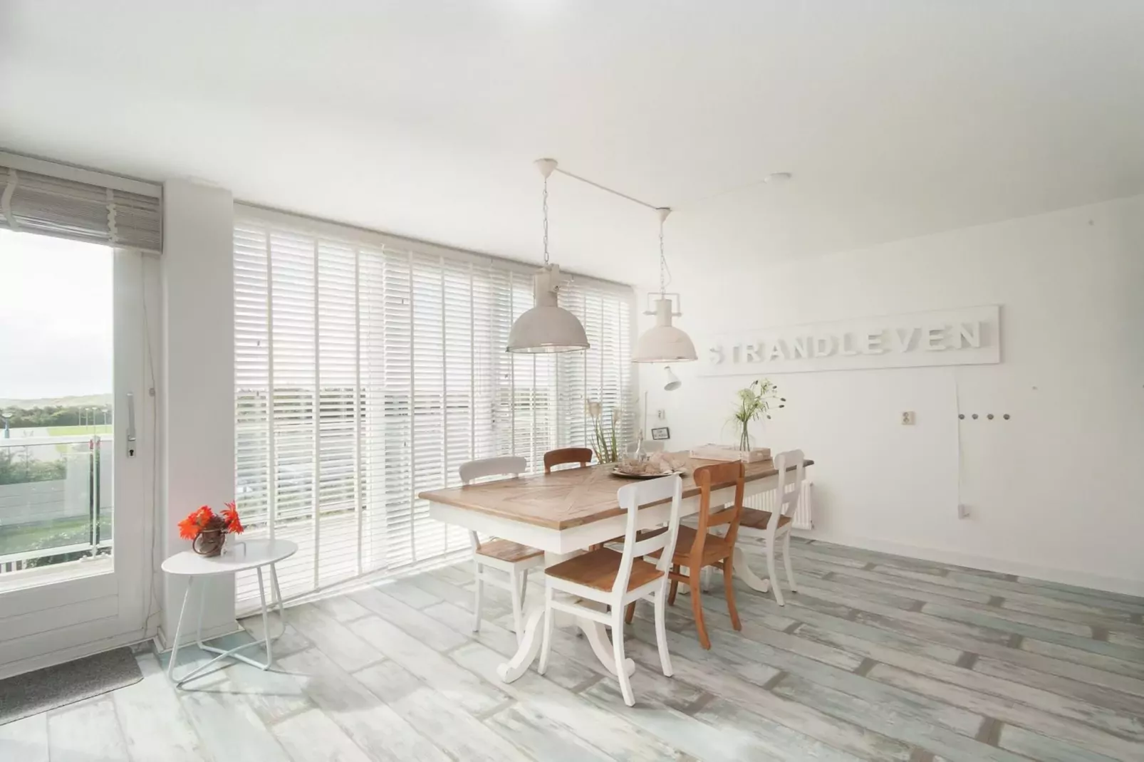 Strandleven 106-Dining room