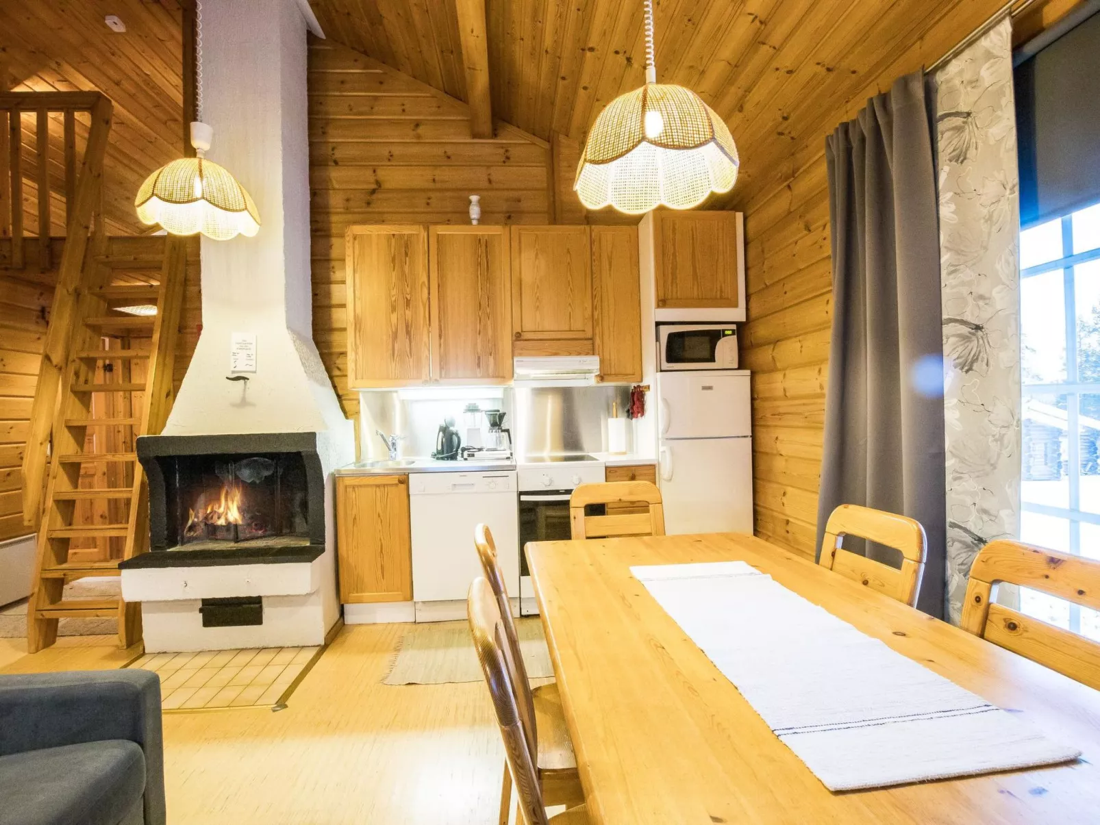Lomaylläs f79 /palovaarankaarre 18b-Inside