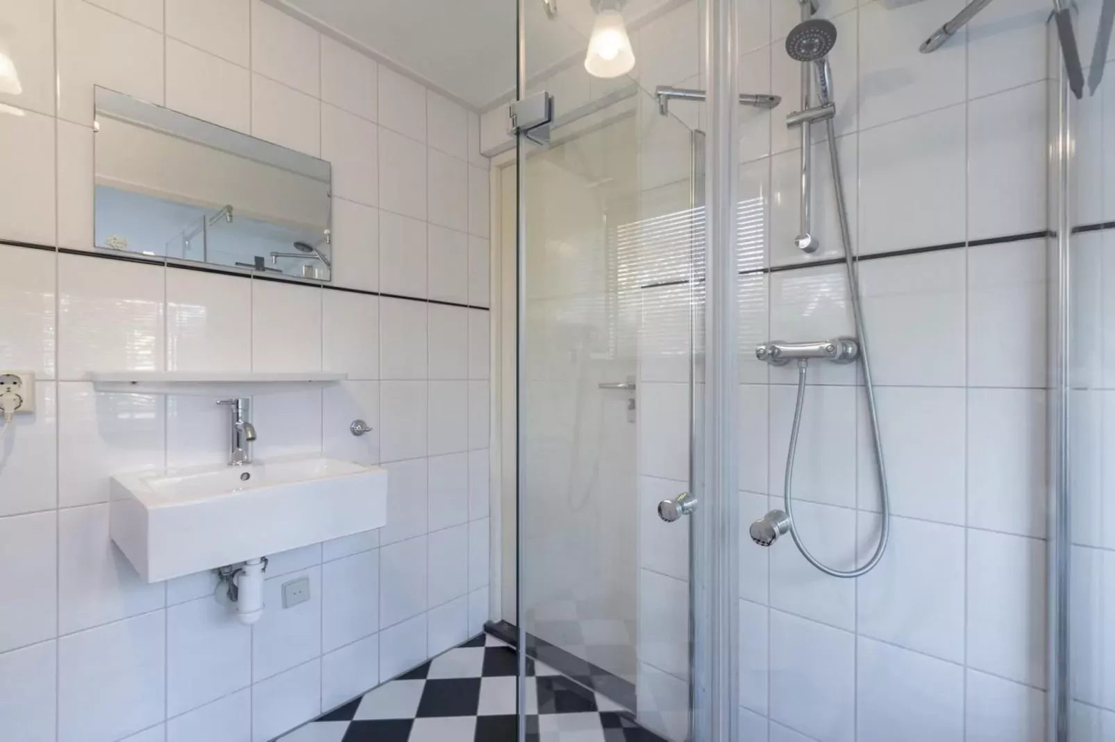 Sandepark 93-Bathroom