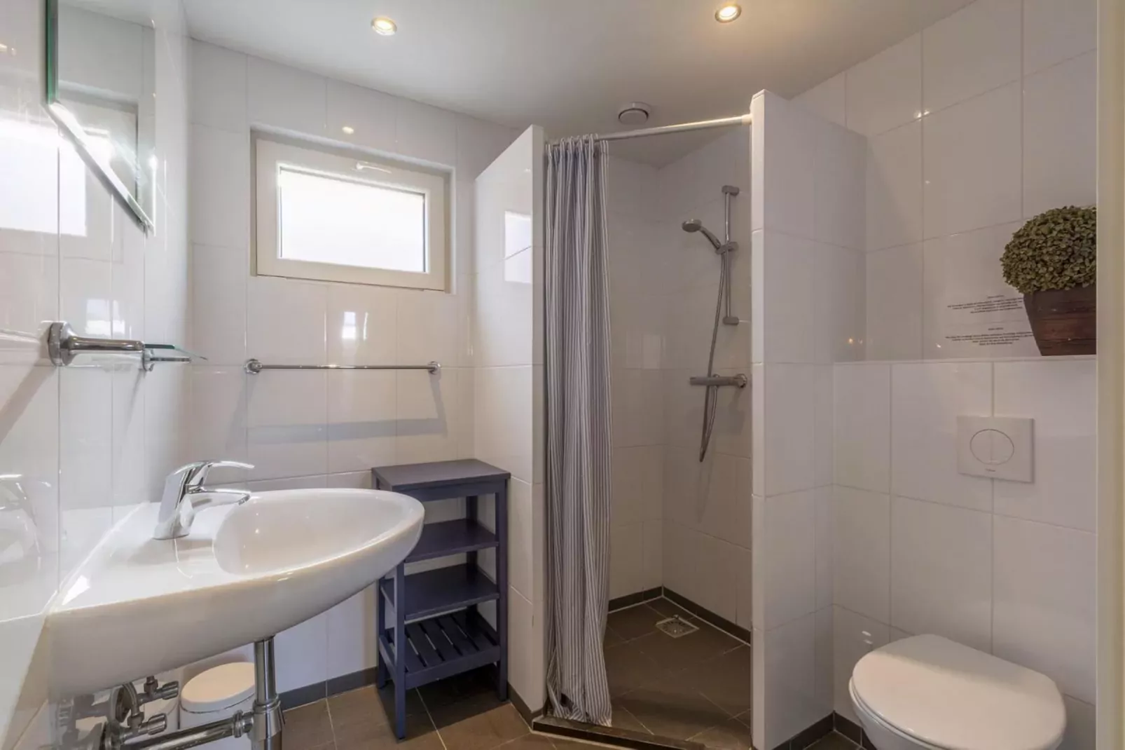 Duinroosweg 83-Bathroom
