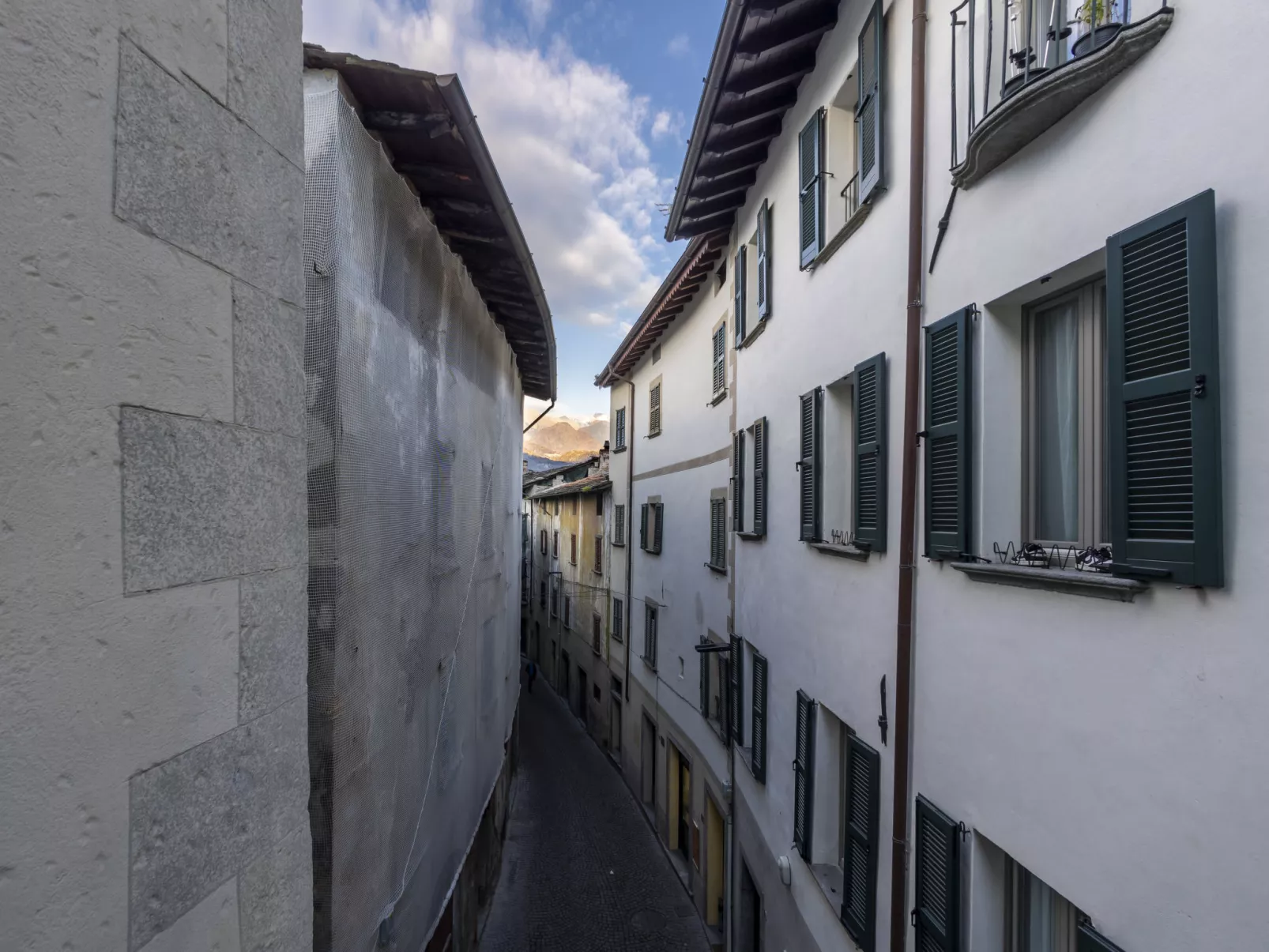 Vicolo Ninguarda-Outside