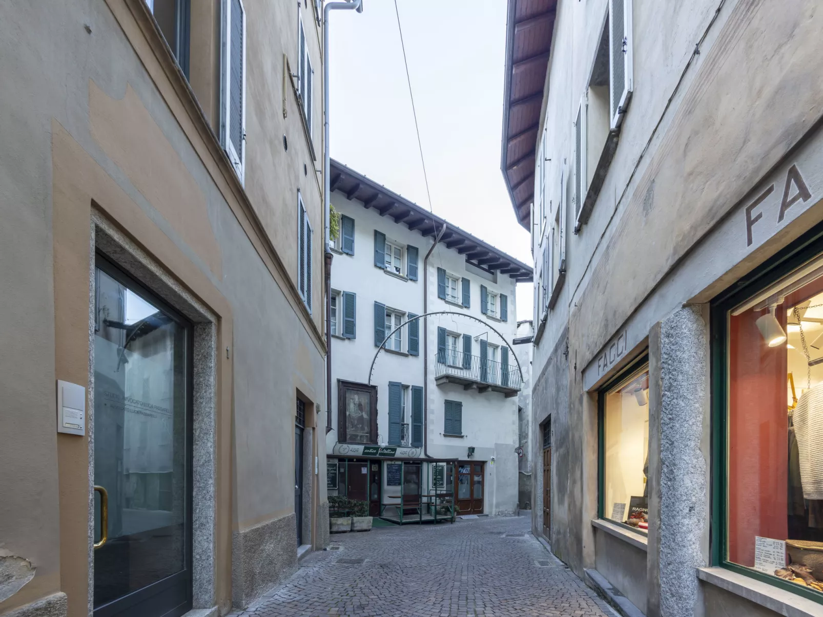 Vicolo Ninguarda-Outside