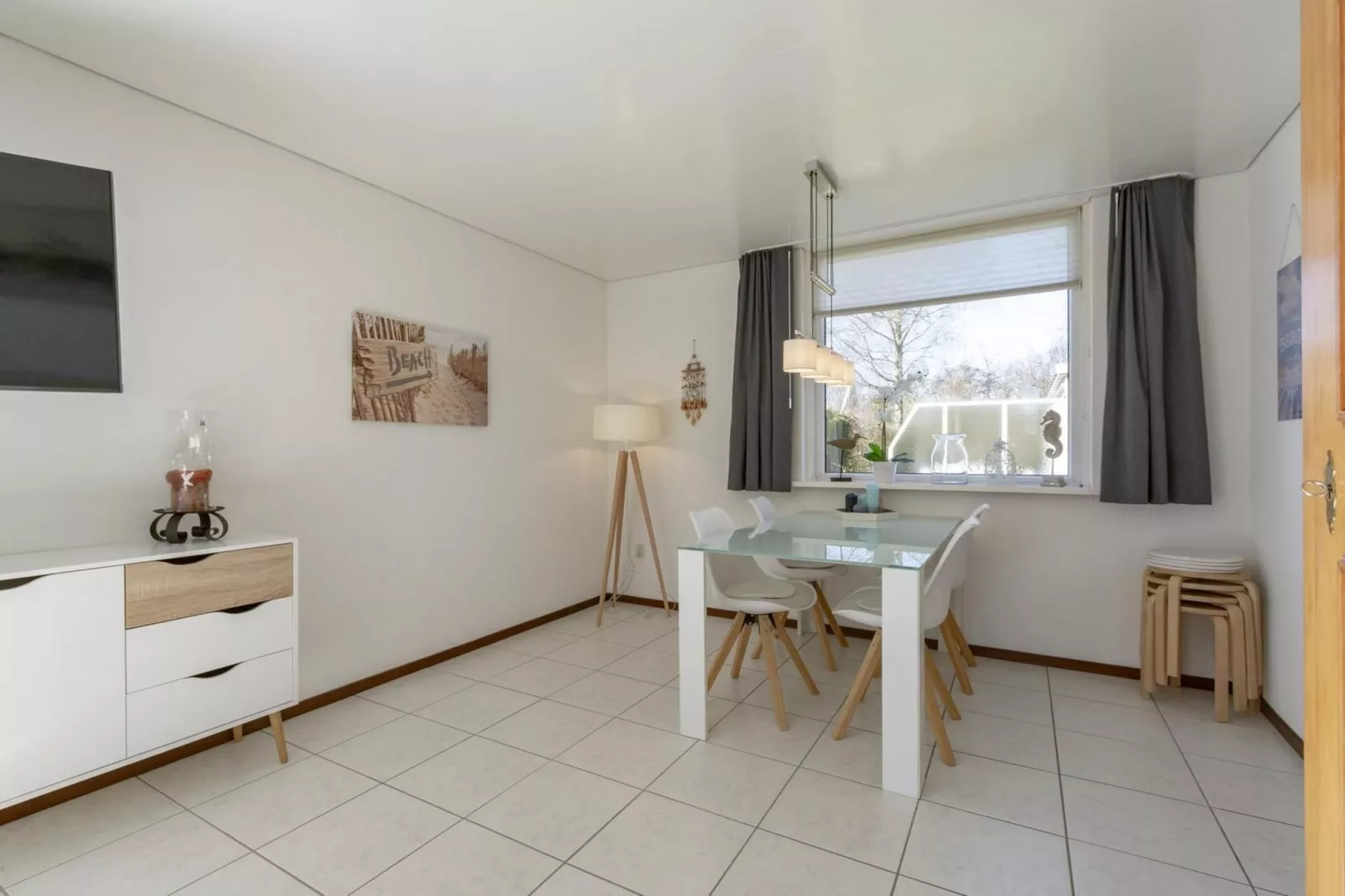 Campanula 52-Dining room