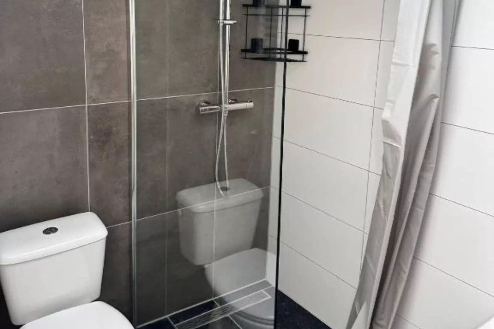 QuDi's Tiny House-Bathroom