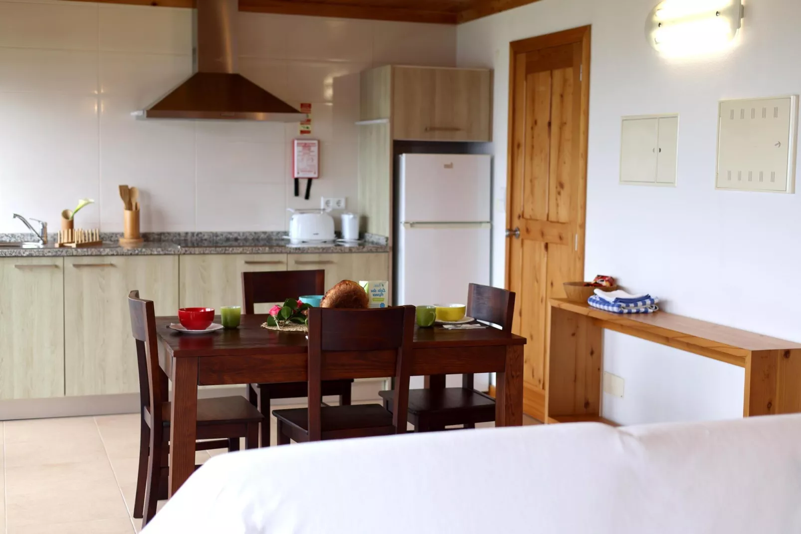 Holiday Apartment in Santo Amaro  // Apt T1-Kitchen