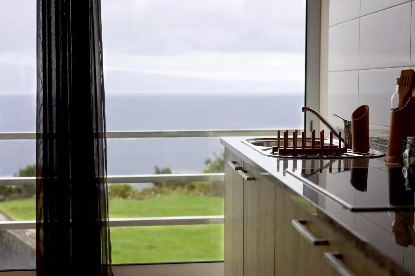 Holiday Apartment in Santo Amaro  // Apt T1-Kitchen