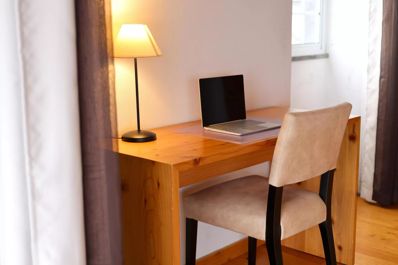 Holiday Apartment in Santo Amaro  // Apt T1-Living room