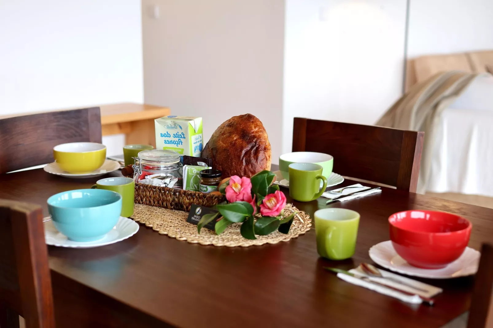 Holiday Apartment in Santo Amaro  // Apt T1-Dining room