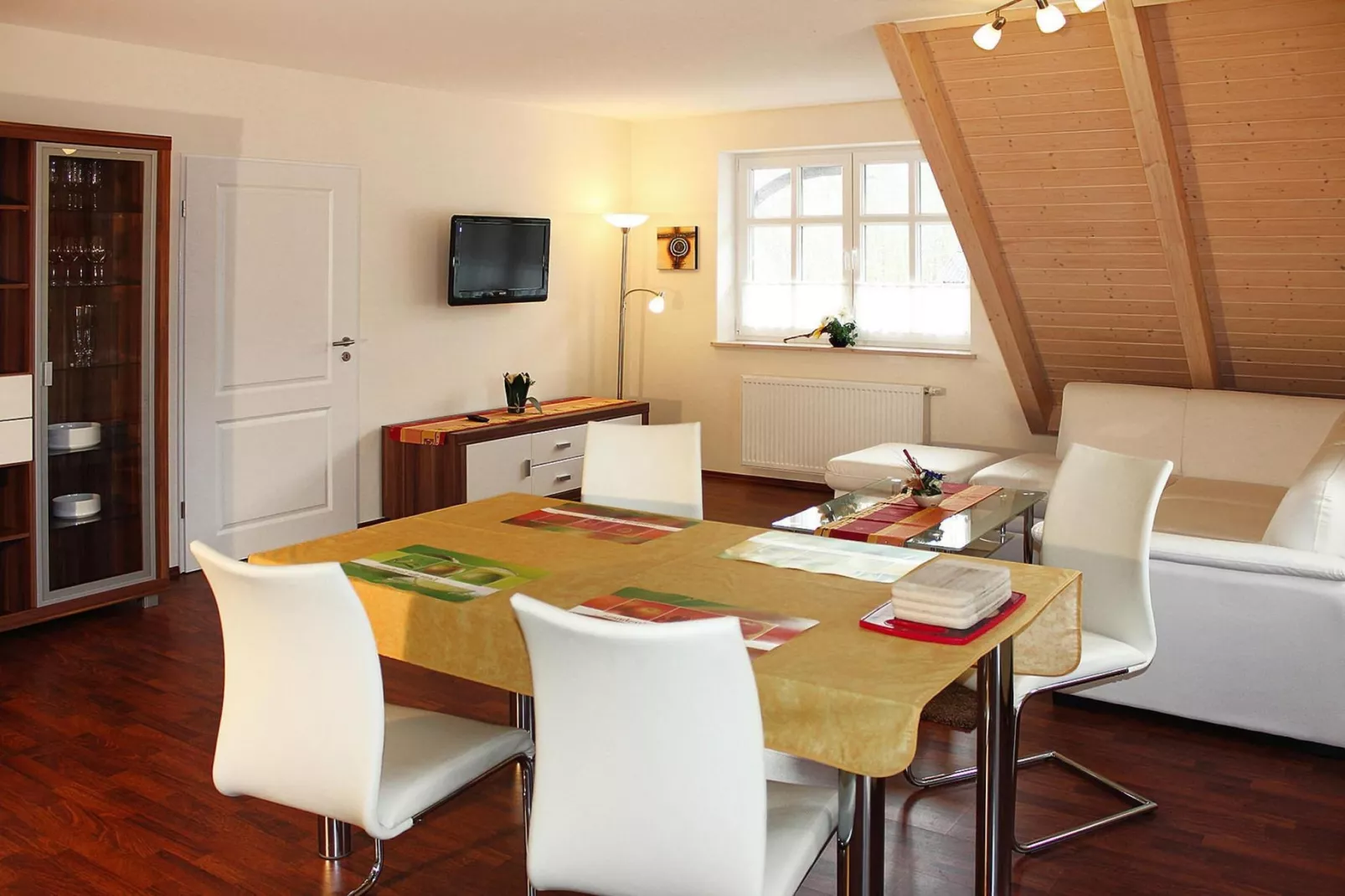 Museumshof / Typ 1 / EG oder im 1 oder 2 OG / 35 qm / 2 Pers-Dining room